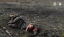 Операторы дронов Птахи Мадяра ликвидировали оккупанта, завешенного сумками и амуницией посреди поля.