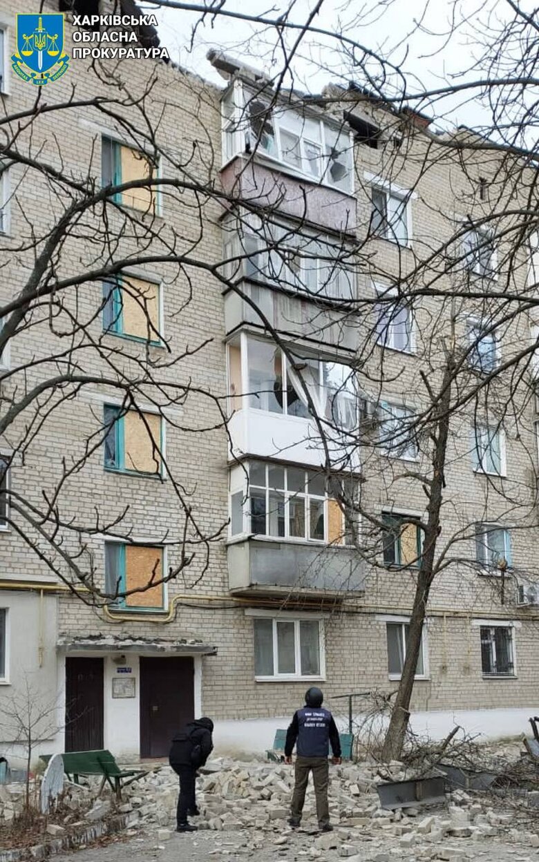 Последствия обстрелов Купянщины: в Двуречной погиб мужчина, в Купянске-Узловом повреждена пятиэтажка 04 Последствия обстрелов Купянщины: в Двуречной погиб мужчина, в Купянске-Узловом повреждена пятиэтажка 04