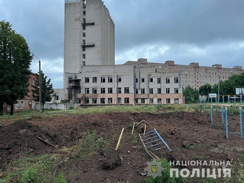 Наслідки ракетного удару ворога по Шевченківському району Харкова 02