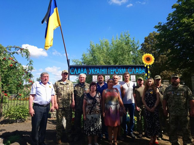 У Перещепиному на Дніпропетровщині відкрили меморіал загиблим за Україну воїнам 02