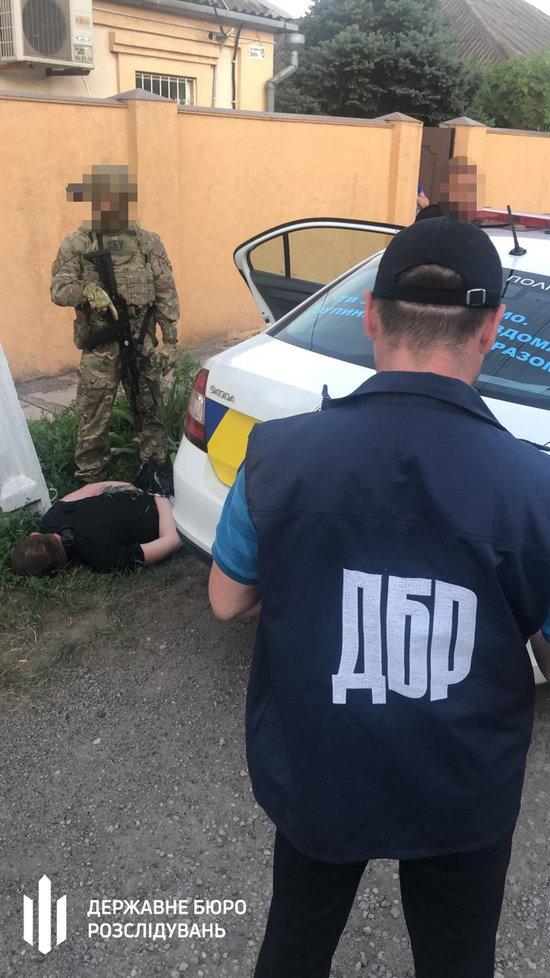 Суд в Мариуполе вынесет приговор банде экс-полицейских: вымогали деньги от наркозависимых, сбывали психотропы 06