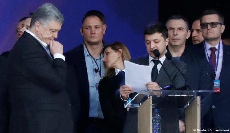 Годовщина дебатов на стадионе с Порошенко: на какие свои вопросы не сможет ответить президент Зеленский?
