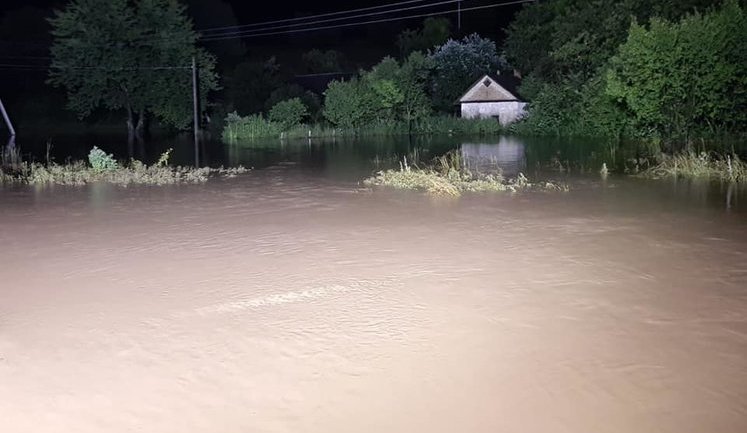 Через шквали та зливи знеструмлено і підтоплено села в Рівненській області, - ДСНС. ФОТОрепортаж
