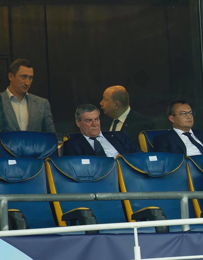Коломойський, Арахамія, Вітренко, міністри і депутати разом сходили на футбол, - журналіст Ткач 04