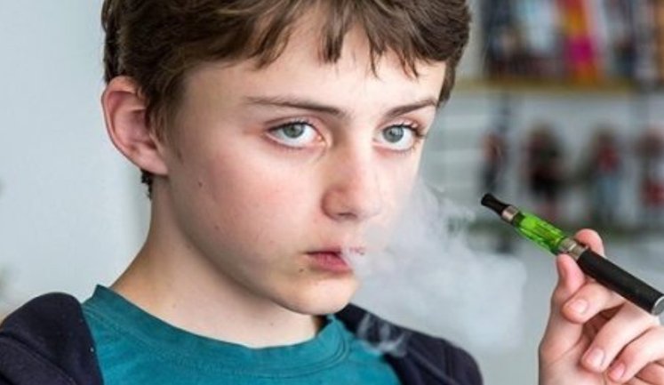 Випарувана відповідальність. Чому неповнолітні безперешкодно купують заборонені вейпи? Бо можуть