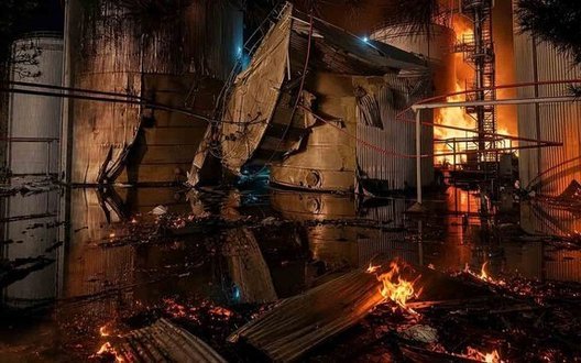 Наслідки удару по Чорноморську: з резервуарів витекло 1100 тонн олії. ФОТОрепортаж