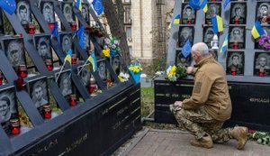 А вбивці Героїв Небесної Сотні - керують країною
