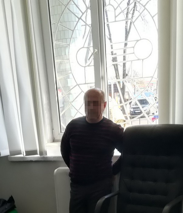 Начальника сервісного центру МВС, який обіцяв вирішити питання в прокуратурі, затримано на хабарі 2 тис. дол., - СБУ 01