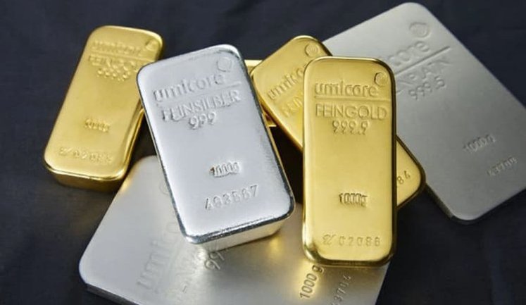 Ціна на срібло різко впала, нівелюючи дводенне відновлення. Золото також дешевшає