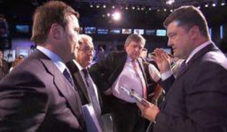 Порошенко-Коновалюку: Валера, нельзя одалживать деньги, чтобы их просирать, а они их просирают. ВИДЕО.