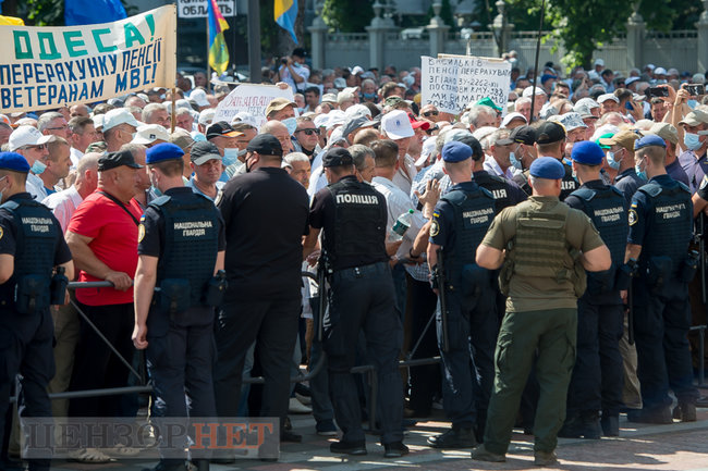 Корнієнко, який підтягує штани, Яременко бентежить колег, погляд Юрченка в спину, - день роботи Ради 14 липня 13