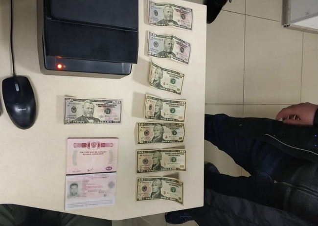 Росіянин намагався потрапити в Україну за $200 хабара, а потрапив безплатно, але відразу у відділення поліції 02