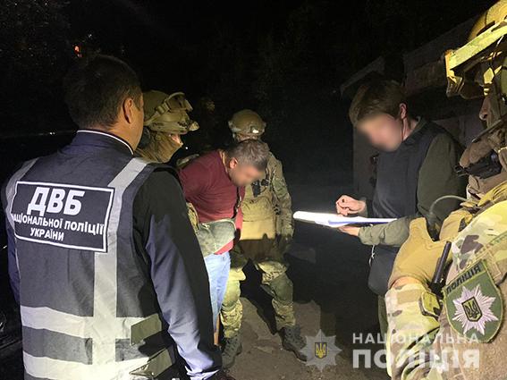 Полиция на Днепропетровщине задержала главаря наркогруппировки, предлагавшего 130 тыс. грн взятки капитану НПУ 02