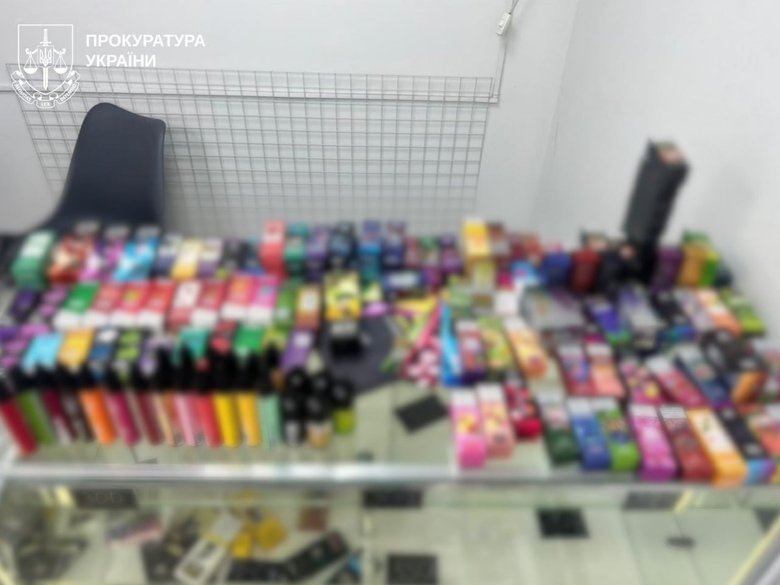 Два нелегальних тютюнових бізнеси викрито у Харкові