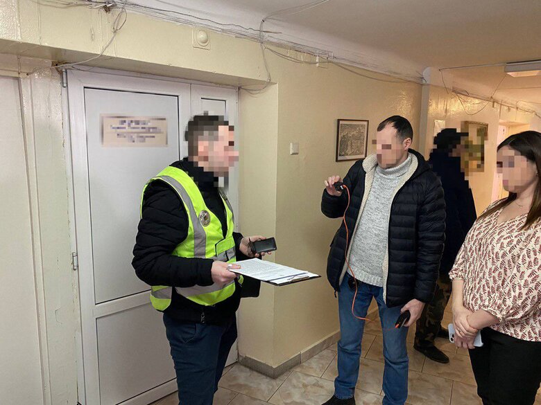 Главе ВВК Подольского района Киева сообщено о подозрении в подделке справок для выезда военнообязанных за границу, - Офис Генпрокурора 04