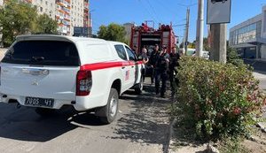 Правоохоронці перевіряють інформацію про масове "мінування" заправок та супермаркетів на Луганщині. ФОТОрепортаж