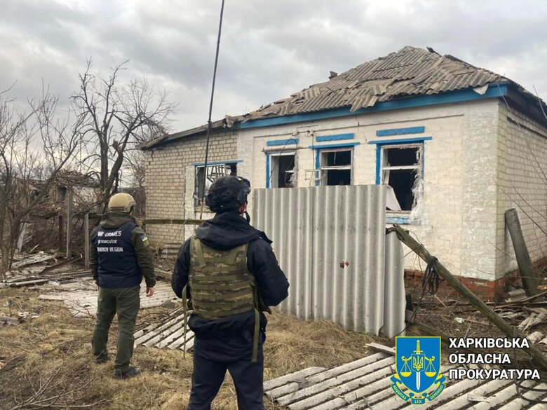 Вследствие вражеского авиаудара по селу на Купянщине ранены три женщины 05
