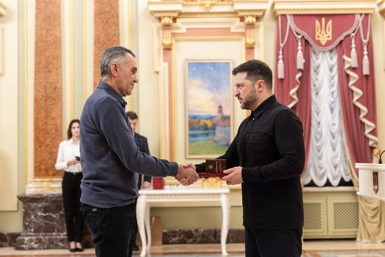 Зеленський нагородив енергетиків