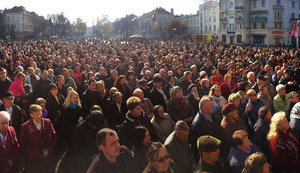 Несколько тысяч жителей Тернополя протестовали против подорожания проезда. ФОТОрепортаж