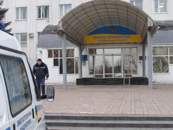 В налоговой Черновцов прогремел взрыв: есть пострадавшие 04