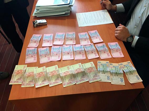 Служба внутрішньої безпеки Нацполіції запобігла спробі підкупу капітана поліції 03