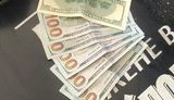 На Закарпатті прикордонника затримано на хабарі 600 дол. за допомогу в контрабанді сигарет, - Нацполіція. ФОТО