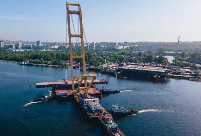 Отремонтированный плавкран Захарий вернулся к работе на вантовом мосту в Запорожье, - ОГА 01