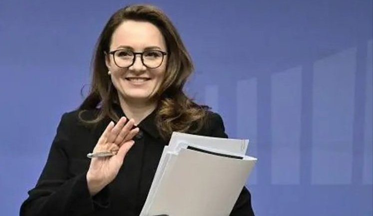 В Украине работает лишь половина трудоспособного населения, - Свириденко