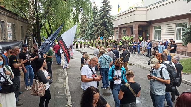 Суд почав підготовче засідання у справі Шеремета: під будівлею відбувається акція на підтримку Антоненка, Дугарь і Кузьменко 07