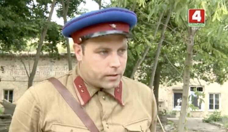 Заступник мера австрійського міста Швехат звільнився через фото у формі НКВС. ФОТО