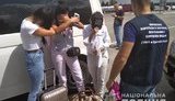 Правоохранители на ПП "Краковец" задержали иностранца, вывозившего трех украинок в Бельгию для сексуальной эксплуатации. ВИДЕО+ФОТОрепортаж