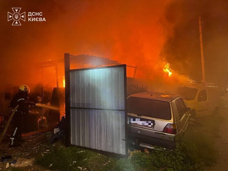 Russian attacks on Kyiv: fires broke out in two districts of the capital