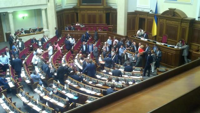 вр блокирование трибуны