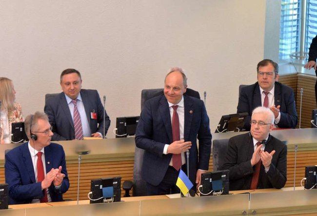 Україна завжди відчуває надійне плече Литви і Польщі, - Парубій 01