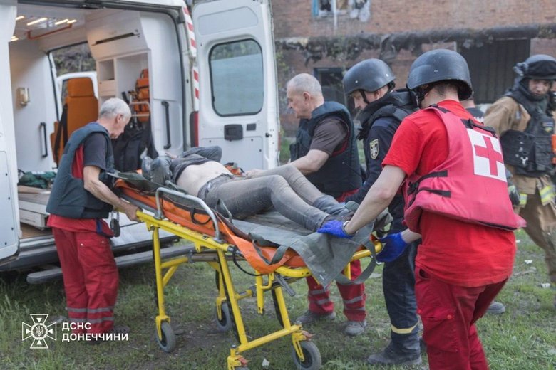 Russian bombs hit residential district in Kramatorsk