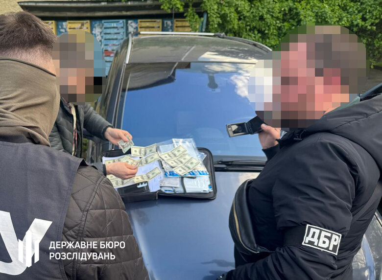 Чиновника будут судить за торговлю конфиденциальными данными