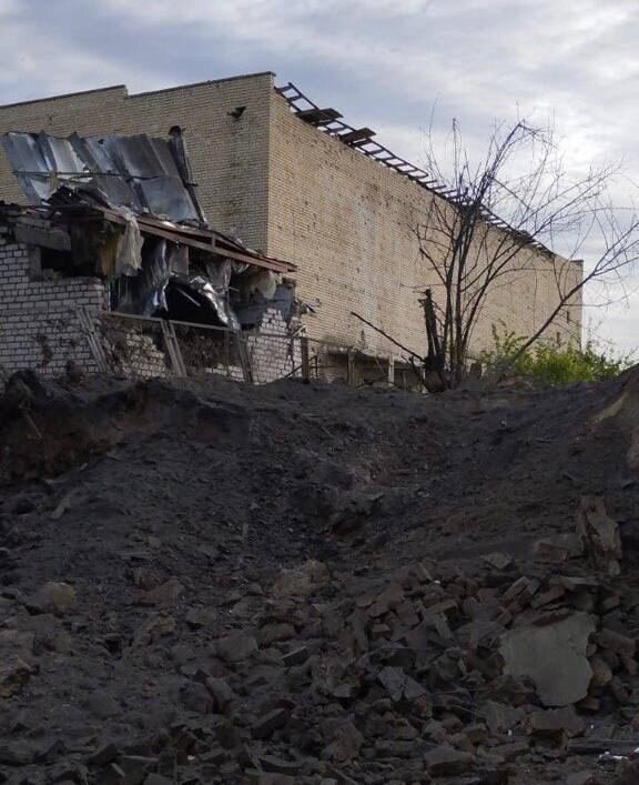 Росіяни скинули КАБи на подвір'я школи у Бериславі
