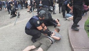 Поліція відтіснила супротивників Маршу рівності в Києві: затримано 56 осіб. ВІДЕО+ФОТОрепортаж (оновлено)