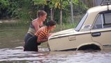 В Мариуполе ливень затопил улицы и машины. ФОТОрепортаж