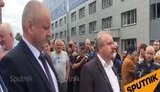 Рабочие "БелАЗа" обвинили мэра Жодино Заблоцкого в бездействии при массовых избиениях горожан омоновцами и потребовали, чтобы он покинул предприятие: "Уходи! Уходи!". ВИДЕО