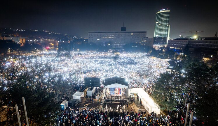 "Fico to Russia": tens of thousands of people protest in Slovakia to demand resignation of the prime minister. PHOTOS