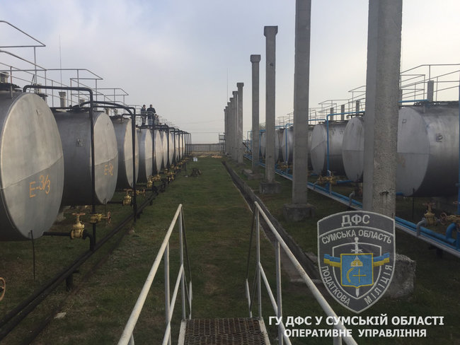 Роботу підпільного нафтопереробного заводу припинено в Сумській області. Вилучено підакцизних товарів на 4,6 млн. грн, - ДФС 01