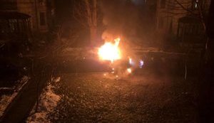 Вночі в Києві спалили машину матері депутата від "Свободи" Назаренка. ВІДЕО+ФОТОрепортаж