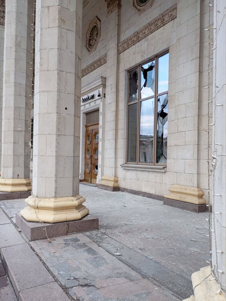 На ВДНГ вибито десятки вікон після атаки РФ, триває відновлення