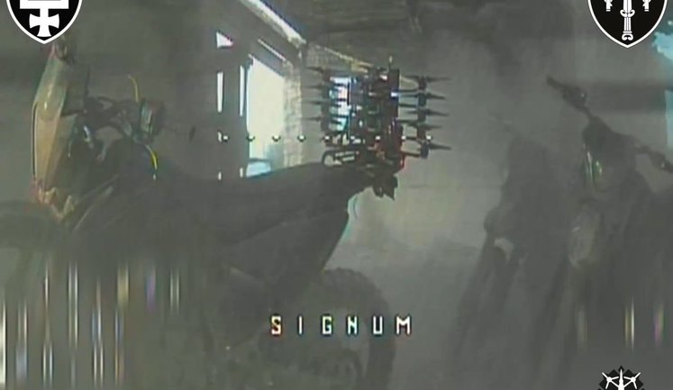 Дрони SIGNUM знищили техніку рашистів та 6 дронів, що лежали на ній. ВIДЕО