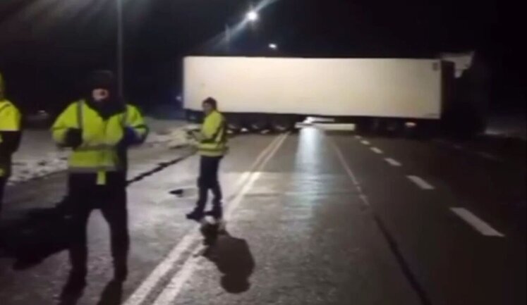 Truck traffic is blocked again at Yahodyn-Dorohusk checkpoint on border with Poland - State Border Guard Service. VIDEO