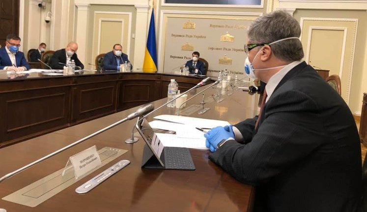 Лідери фракцій і члени Кабміну проводять зустріч у парламенті. ФОТОрепортаж