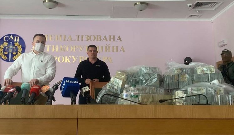 Супервзятка в $6 миллионов: кто помогал взяточникам в ОП, ГПУ и достал кэш?
