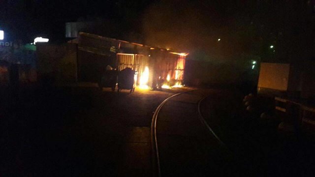 На столичному ринку сталася пожежа 01 На столичному ринку сталася пожежа 01