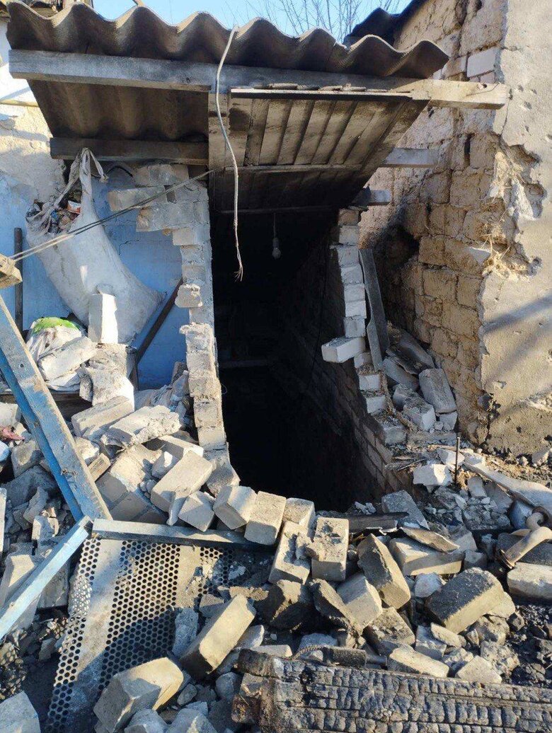 Consequences of Russian attack on village of Romashkove in Kherson region: 81-year-old woman was injured 04